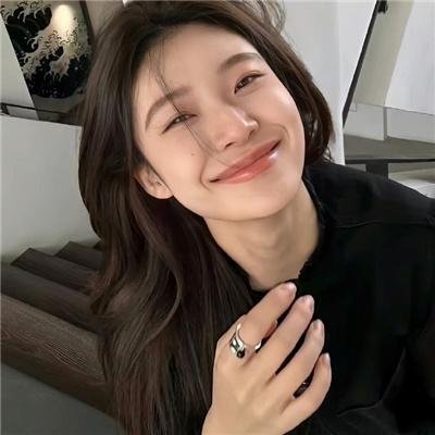 随盲柳入眠的女人